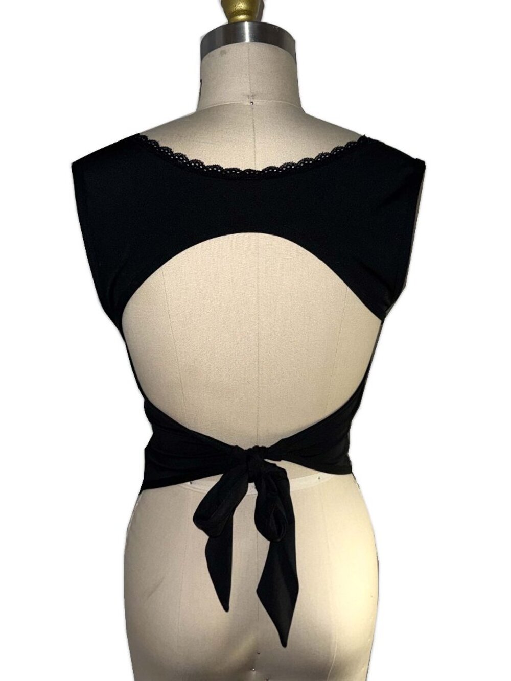 EDIKTED black tank top with open back cutout ♡
